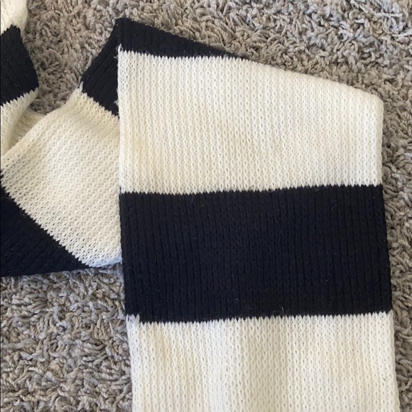 Roots striped scarf Made in Canada - Picture 3 of 3